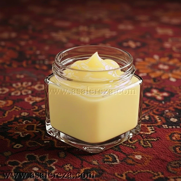 ژل رویال در پت شیشه ای روی فرش ایرانی